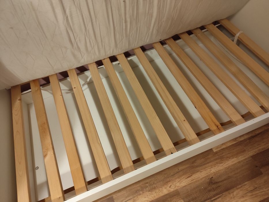 Łóżko jednoosobowe