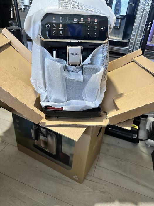 Кавомашина Philips EP5547/90 Latte go акція