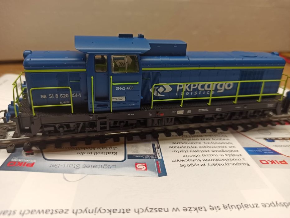 Lokomotywa spalinową manewrowa SM42- 606 h0 Piko  PKP