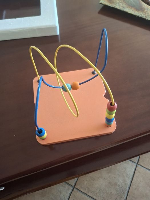 Cubo de atividades em madeira