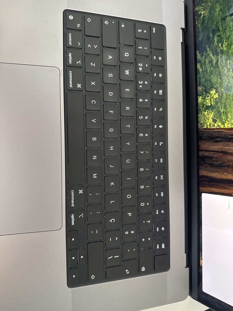 MacBook Apple M1 Pro 16”  - 10 Core CPU - 16 Core GPU - 16GB - 1TB SSD