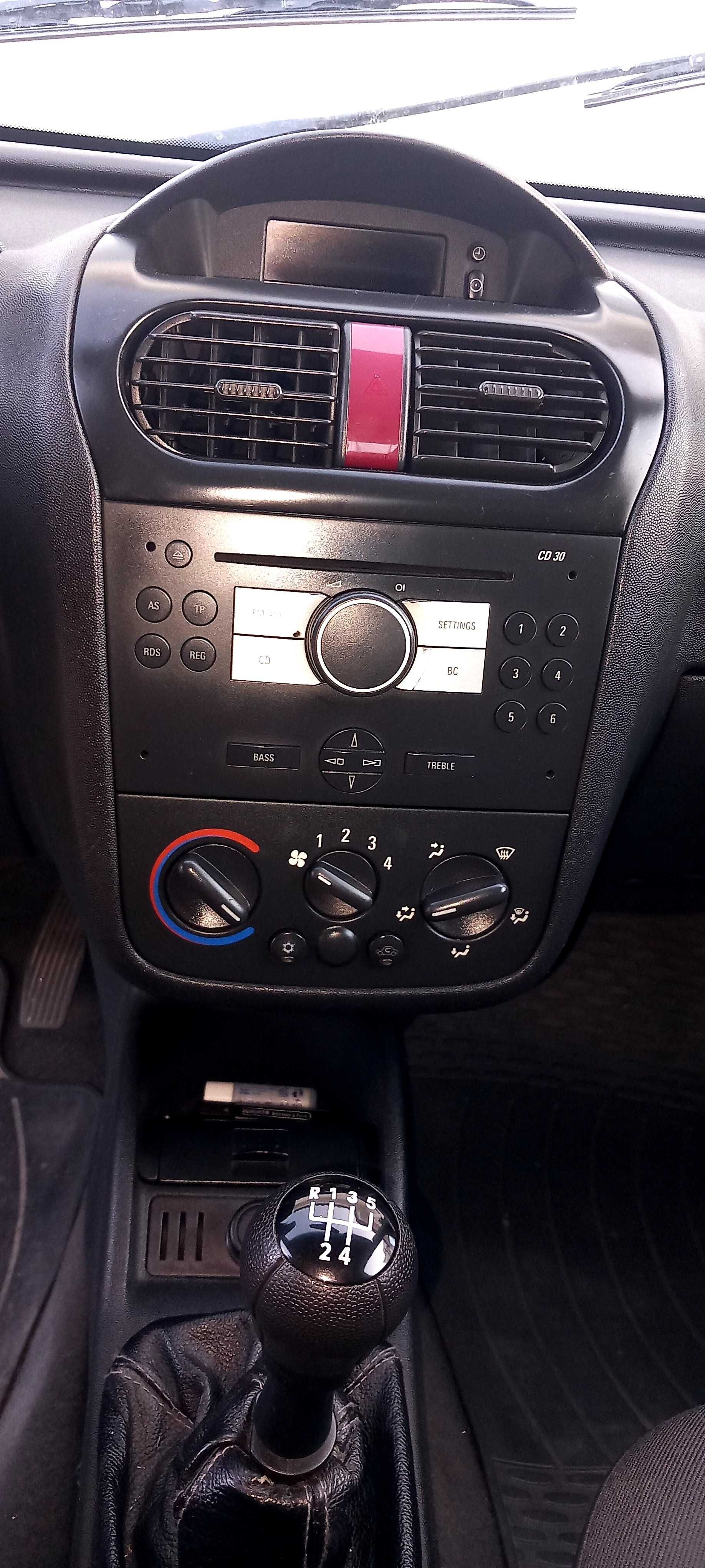 Vendo Opel combo muito bem estimada