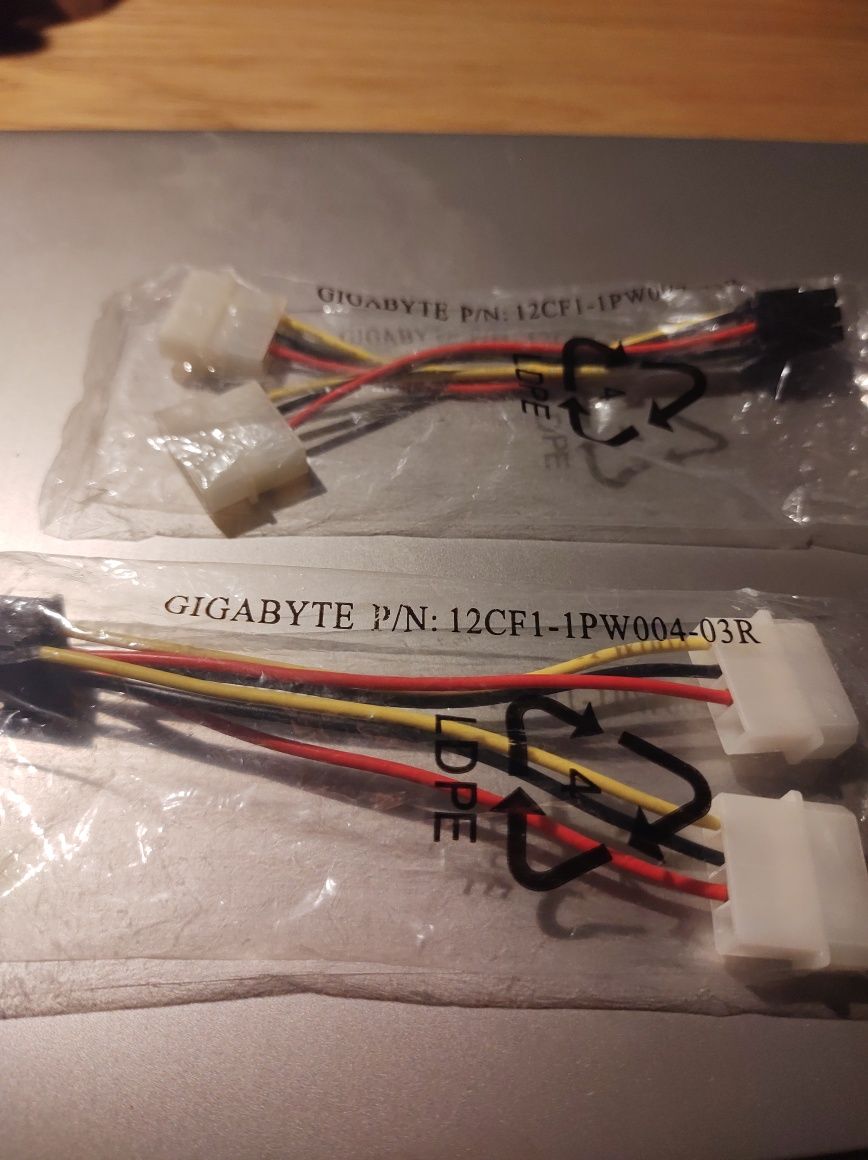 adaptery Gigabyte P/N:12CFI-1PW004-03R