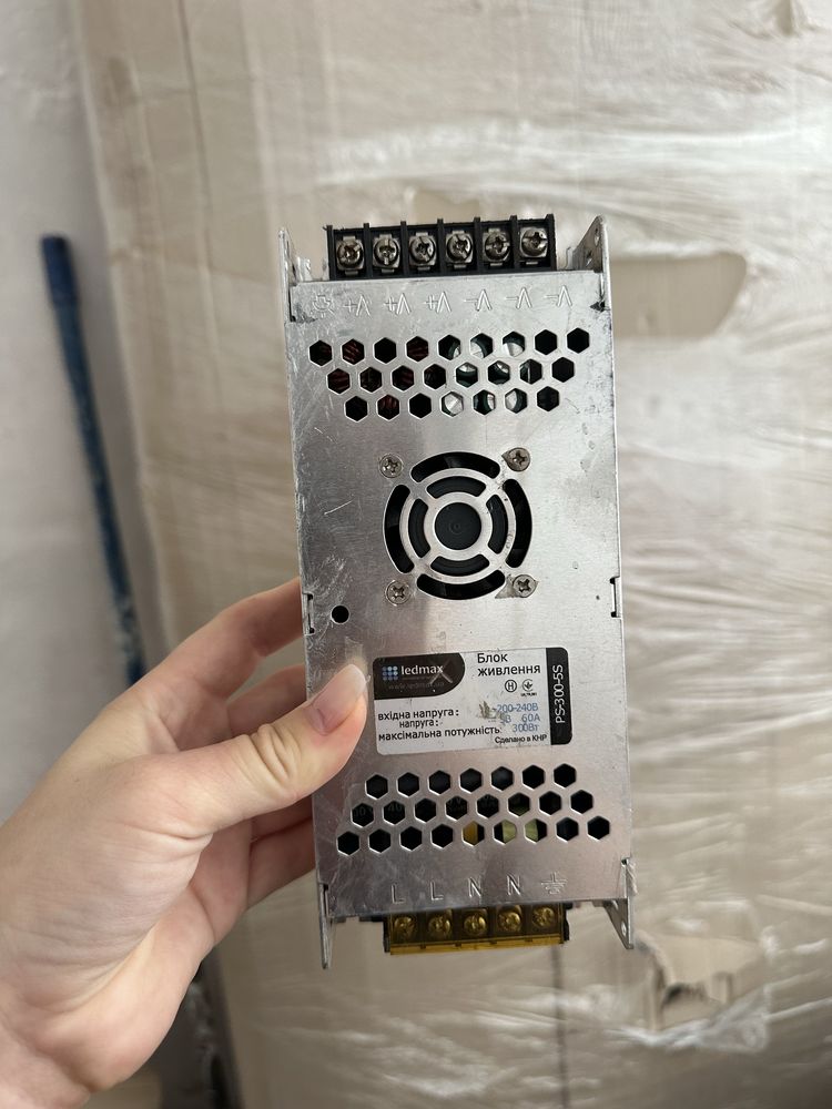 LED панелі Ledmax P10W0 (25 шт) + блоки живлення (5 шт)