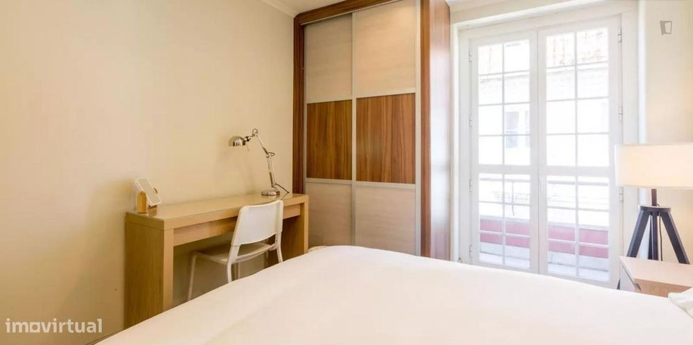 552669 - Quarto com cama de casal, com varanda...