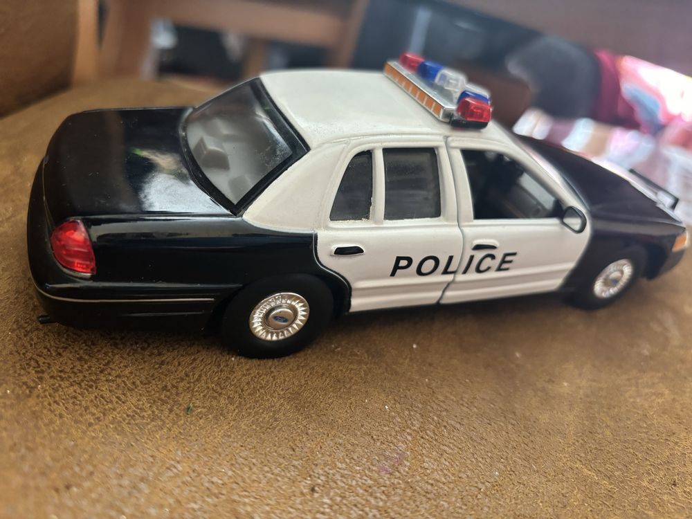 Policyjny ford crown victoria