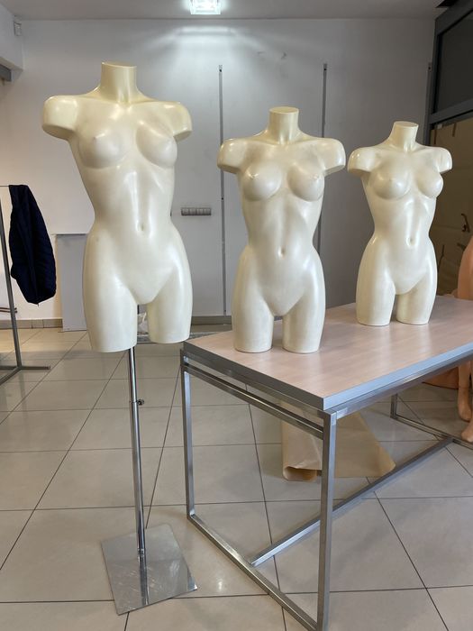 Manekin  z wysokiej jakosci tworzywa , uzywany  , stan idealny