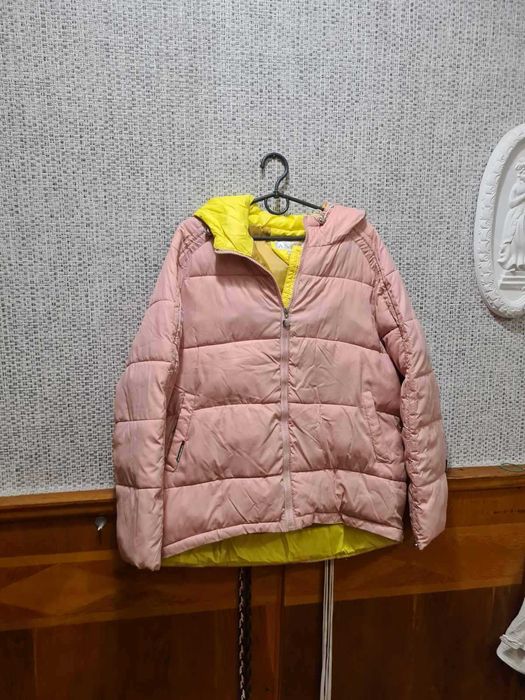 Жіноча зимова куртка в доброму стані. Розмір с-м. грн.