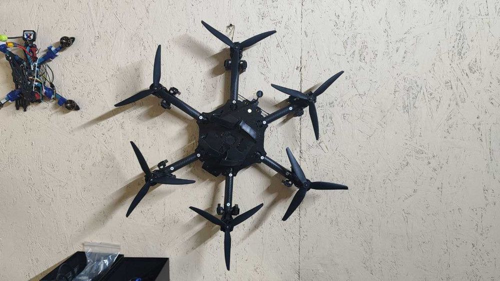 Гексокоптер FPV дрон з вантажопідйомністю до 6 кг/швидкістю до 120 км