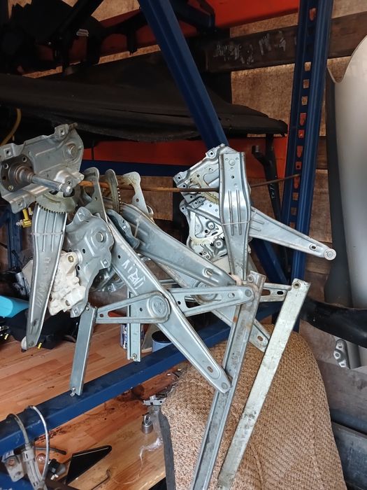 Toyota Avensis T25 2003-2006 склопідйомник, елктопідйомник