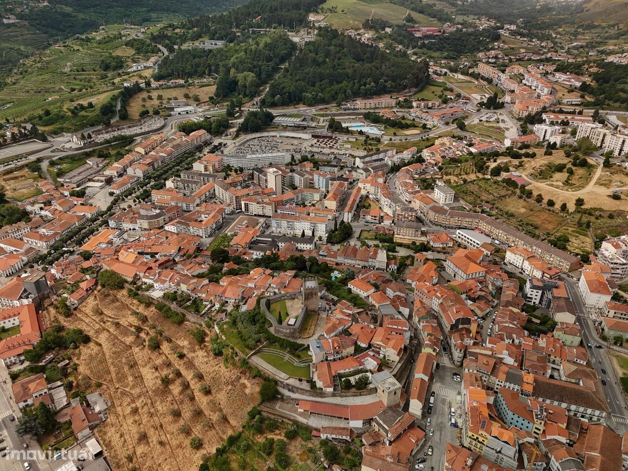 Moradia T3 | 4 Pisos | Logradouro | Castelo | Lamego