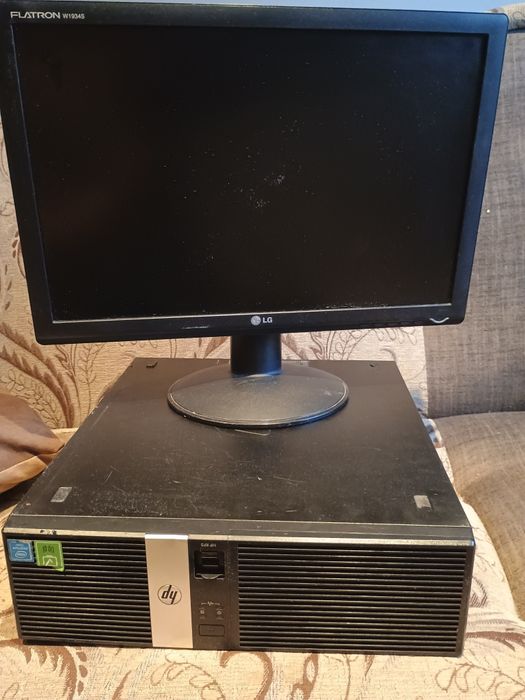 Komputer stacjonarny  monitorem