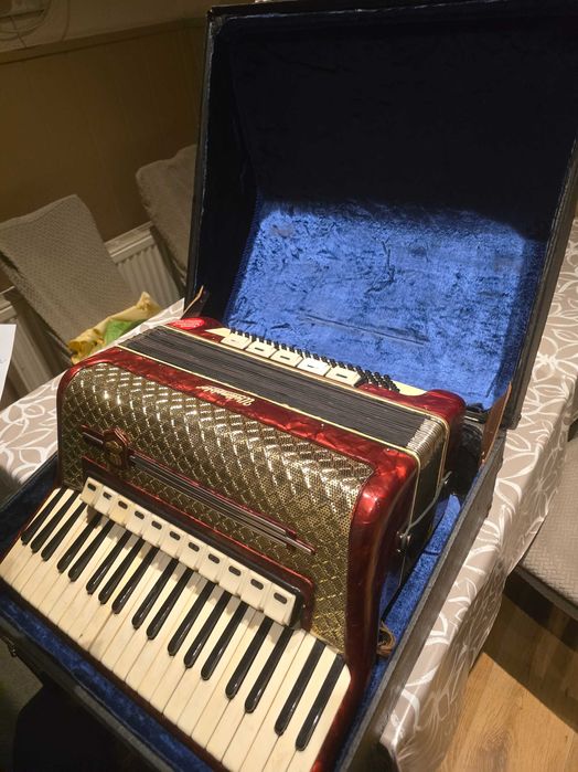 Akordeon Weltmeister 120 basów, futerał w zestawie
