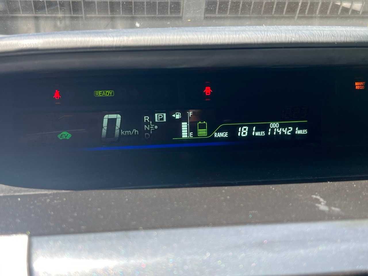 Продам TOYTA PRIUS V 2014