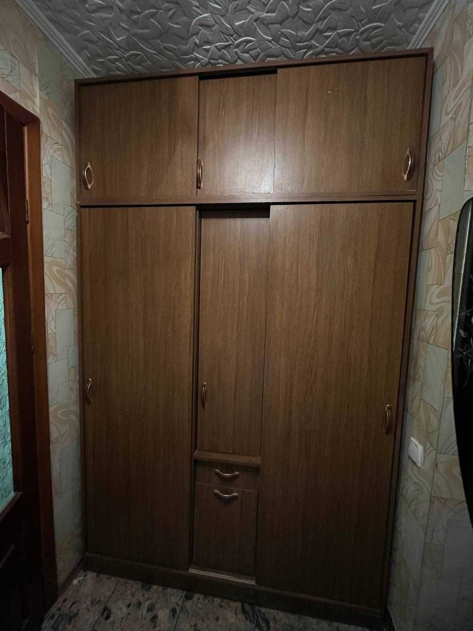 Продамо шафу у коридор