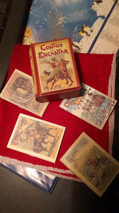 12 mini livros com caixa