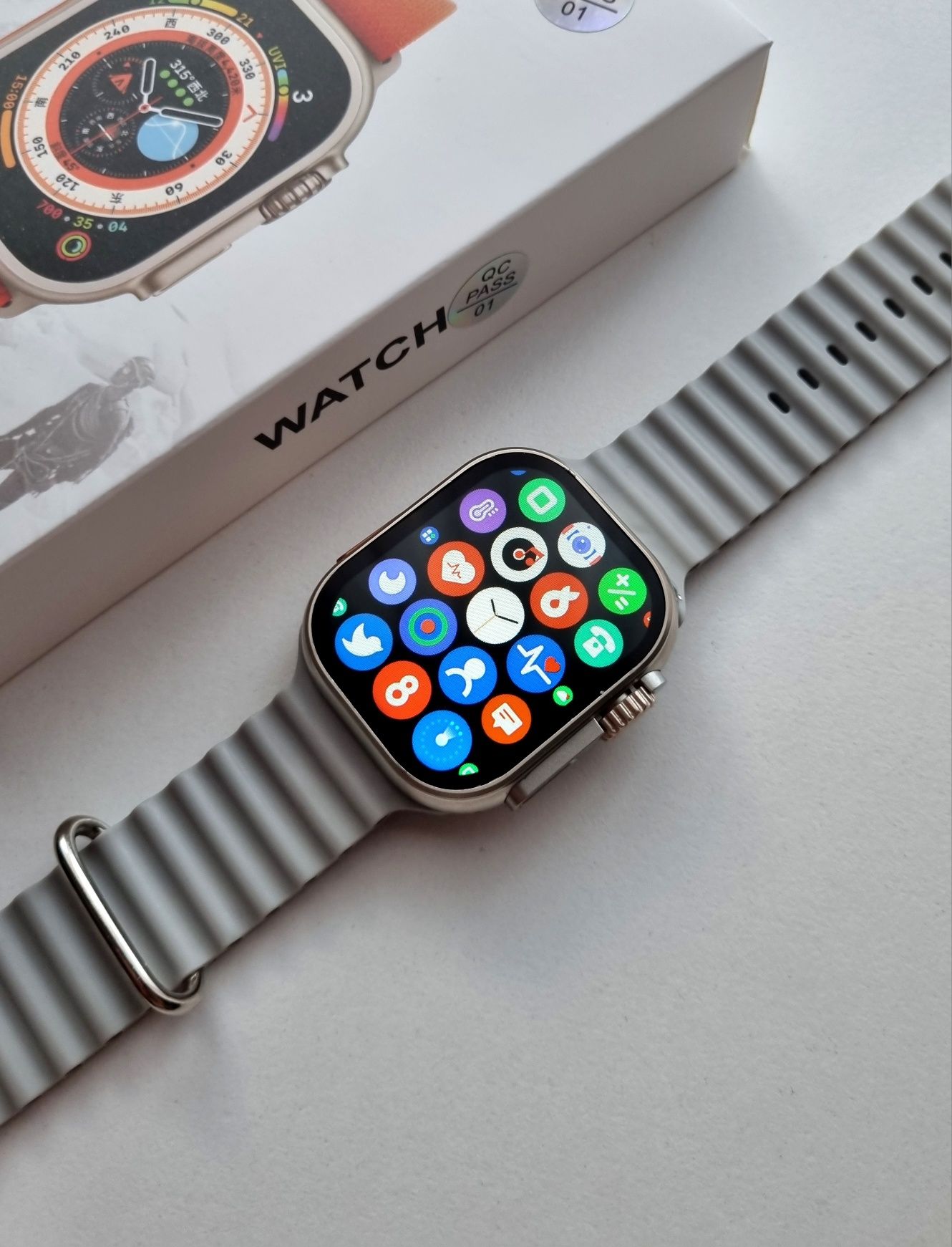 Smartwatch srebrny Ultra