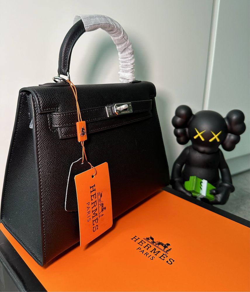 Сумка Hermes Kelly 28 см в наявності