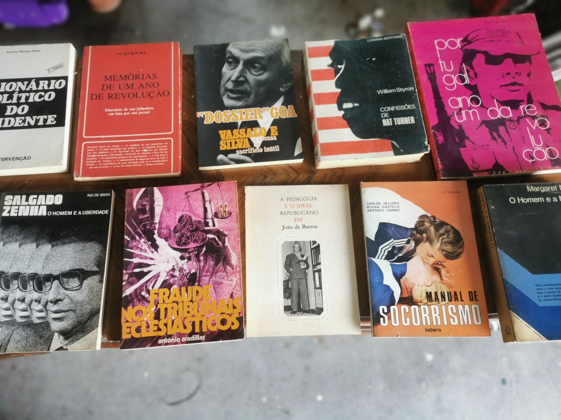 Livros políticos do regime e pós 25 de abril 1974