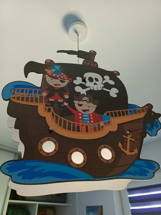 Sprzedam żyrandol oraz stolik z krzesłami