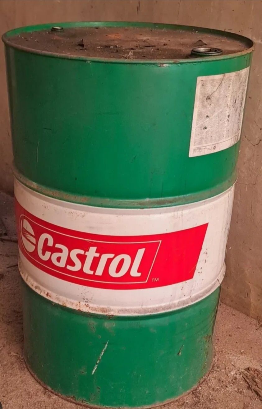 Oleo industrial para motoserras ( oleo muito bom estado )