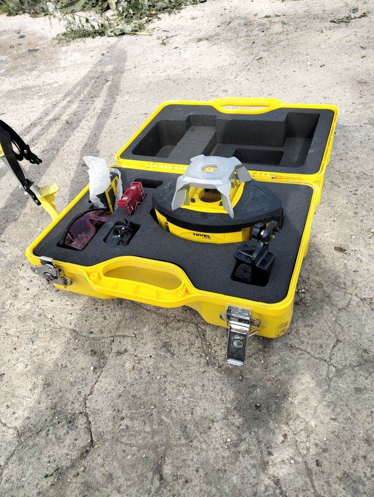 Niwelator laserowy NIVEL SYSTEM NL500 DIGITAL + łata LS-24 + statyw SJ