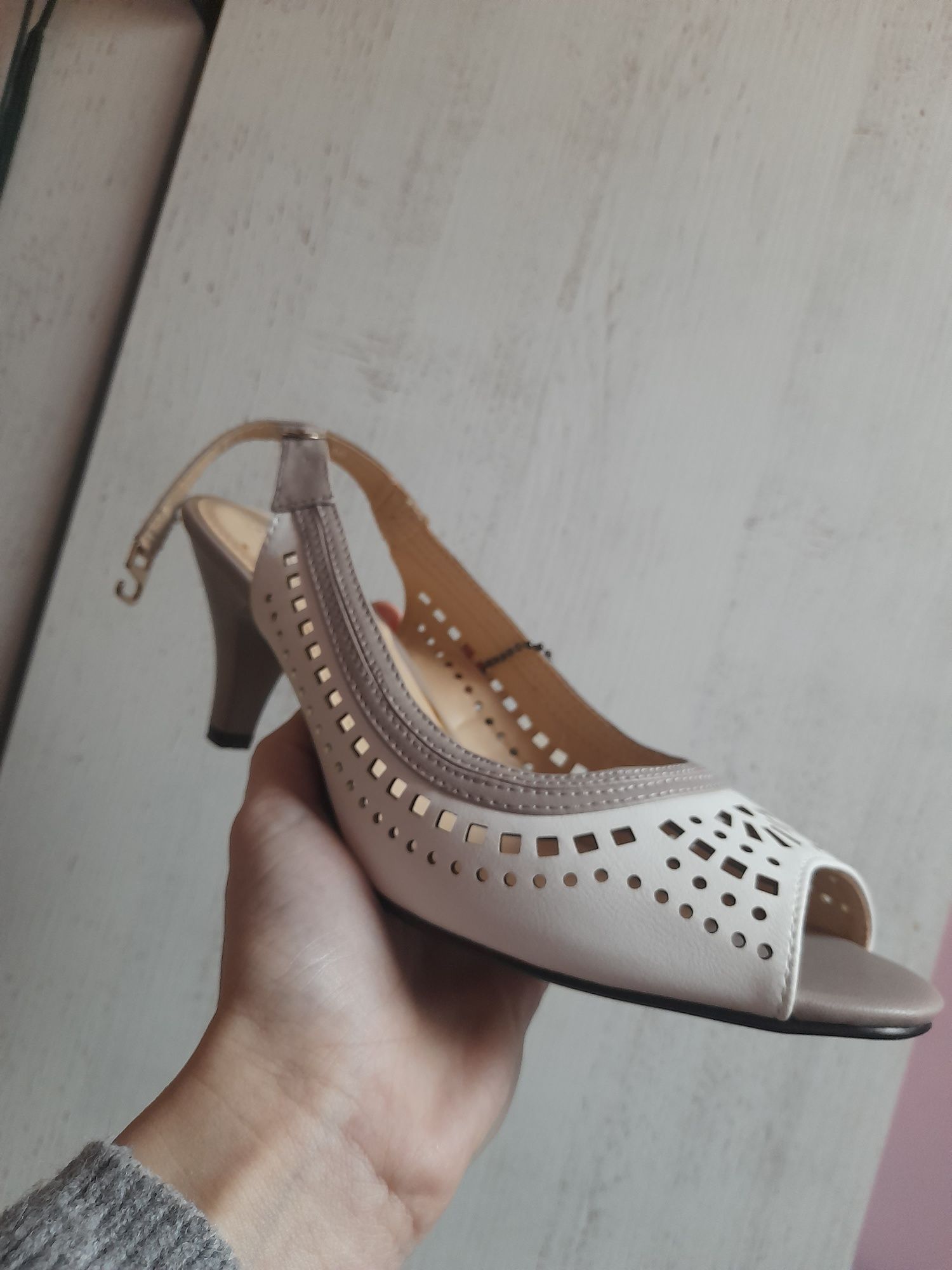 Buty na lekkim obcasie rozmiar 40