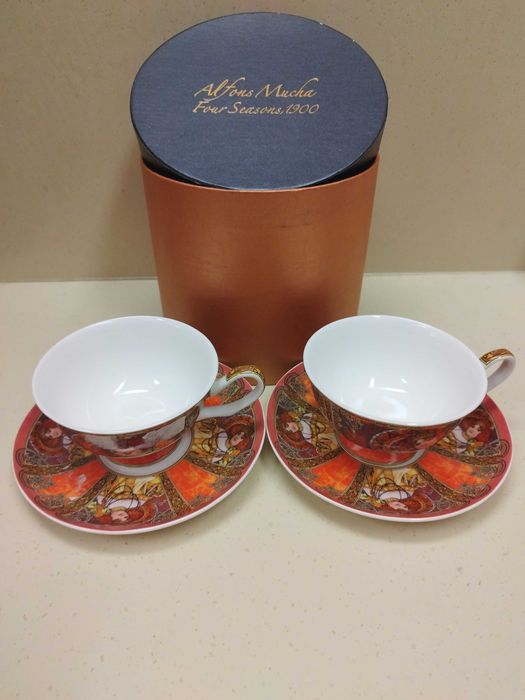 Dwie filiżanki na spodeczkach, malowidła A. Mucha Zima