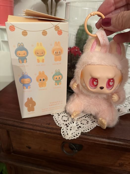 Labubu Have A Seat ,Rosa, totalmente novo .