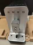 Czarny ekspres smeg
