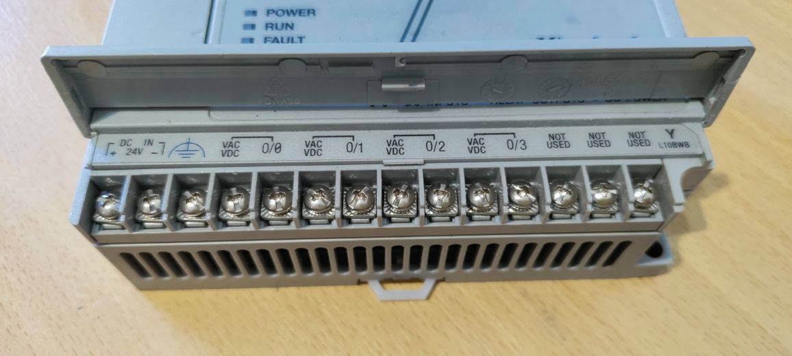 Контролер Allen-Bradley MicroLogix 1000