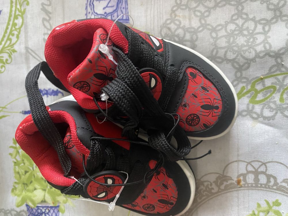 Tenis novos do homem aranha