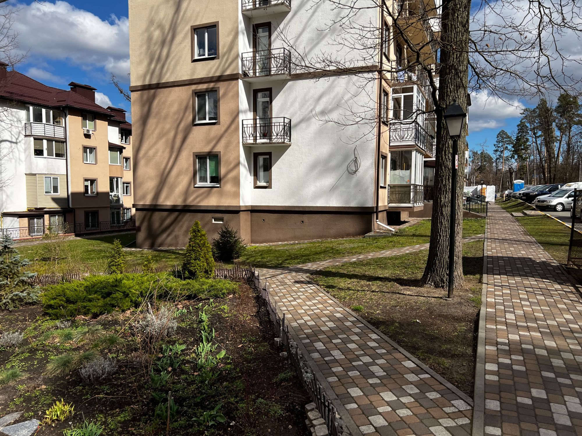 Однокімнатна квартира в гарному стані з мінімальним оформленням.