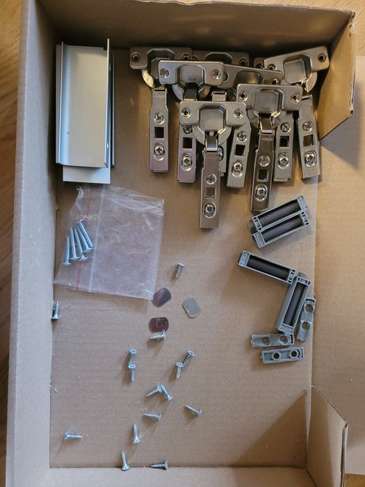 Tip on zawiasy blum i mechanizm do szafek