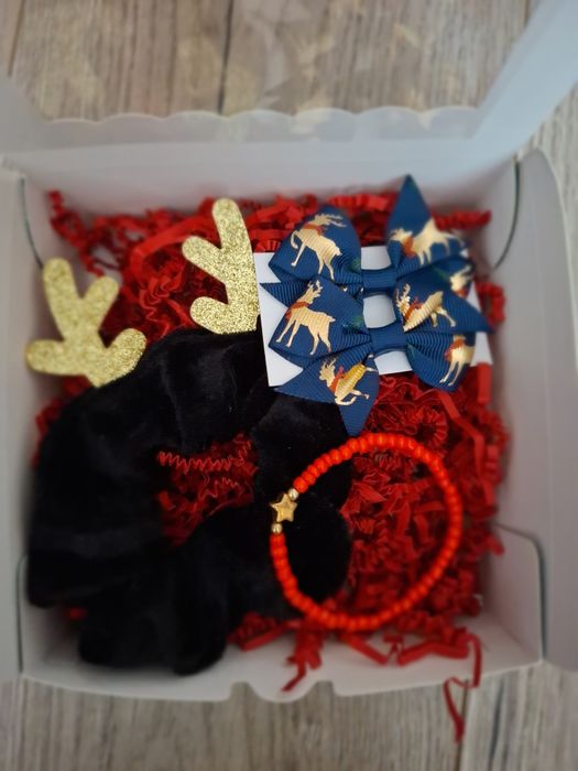 Zestaw prezentowy mikołajki gumka z rogami branzoletka spinki