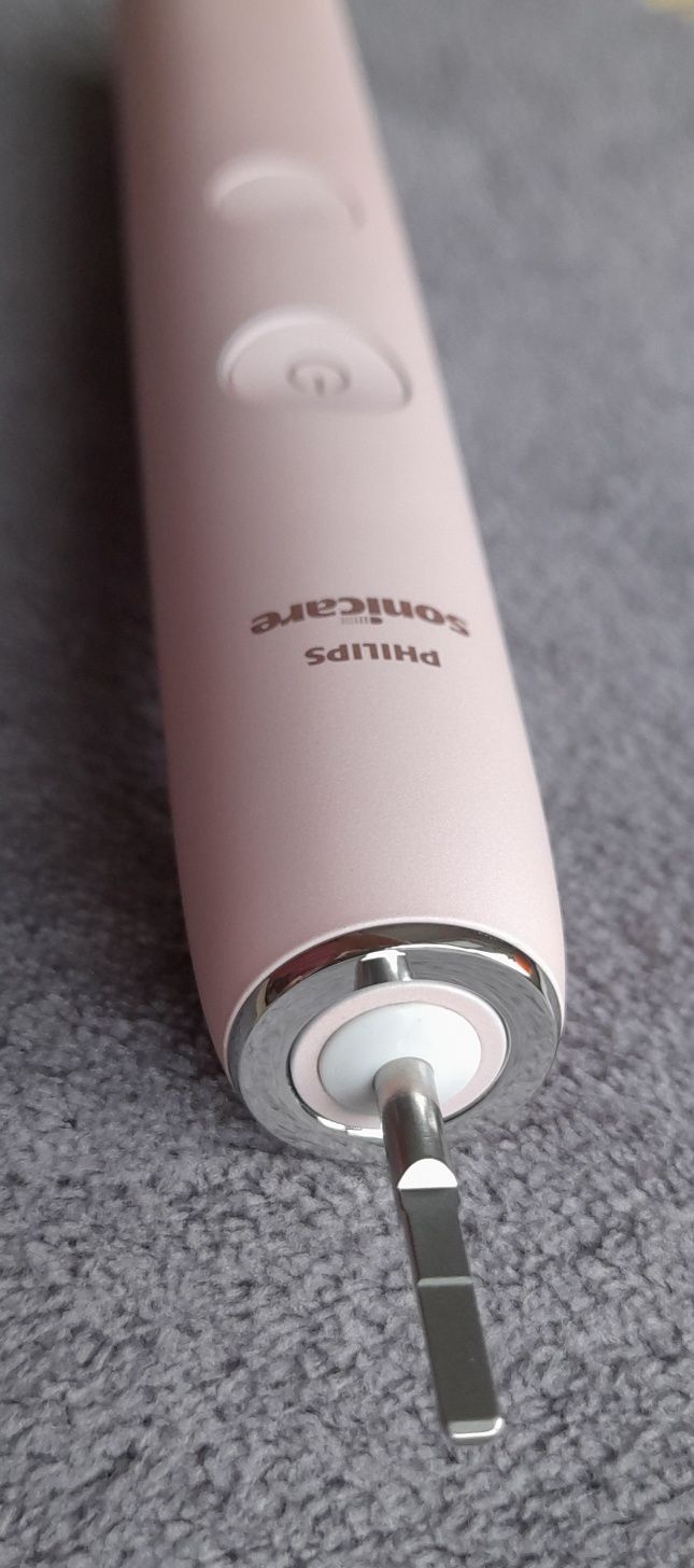 Аккумуляторная зубная щётка Philips Sonicare HX 993 P.