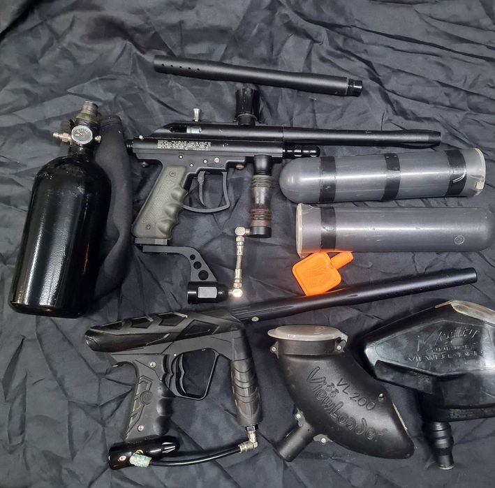 Dois marcadores Paintball + botija + material