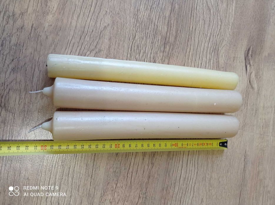 Свечи парафиновые три штуки.