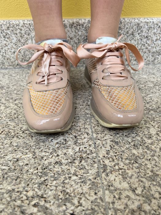 Sapatilha em pele e verniz