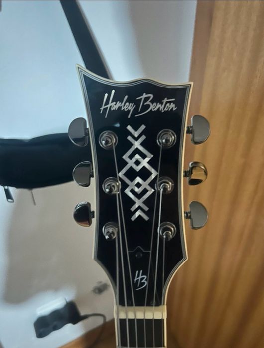 Harley Benton SC-1000 com Pickups Ativos