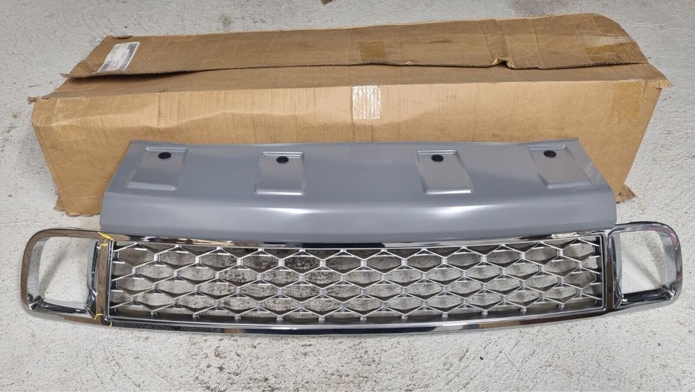 Решетка переднего бампера Land Rover Range Rover Vogue L322