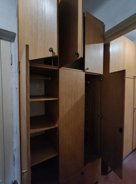 Шафи (високі) у вітальню