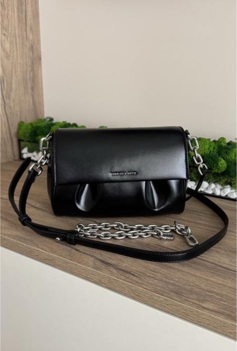 Жіноча сумка charles & keith