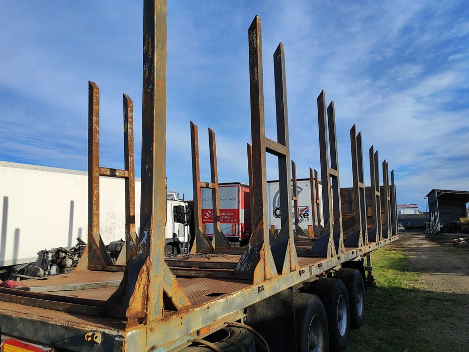 Напівпричіп лісовоз спеціалізований МАЗ 9758