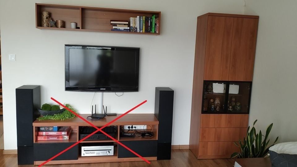 Półka do salonu Komandor wiśnia, prosta, solidna