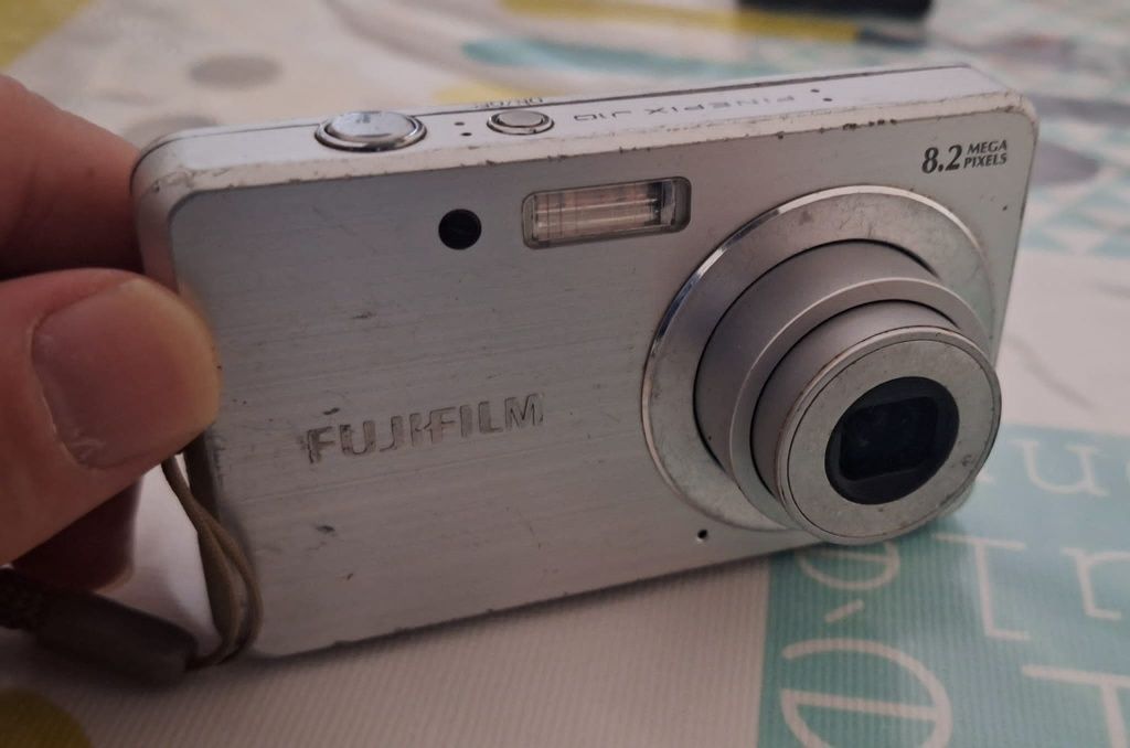 Fujifilm FinePix J10 (8.2 MP)