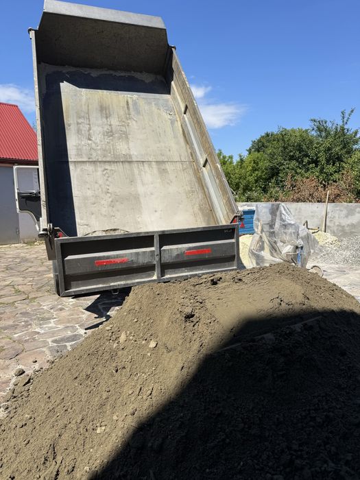 Вивіз сміття з вантажниками