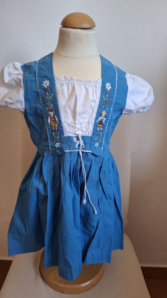 Vestido, bebé para uns 3 ou quatro meses.