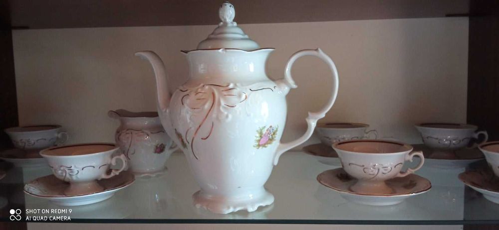 Zestaw porcelany Wałbrzych widoczny na zdjęciu
