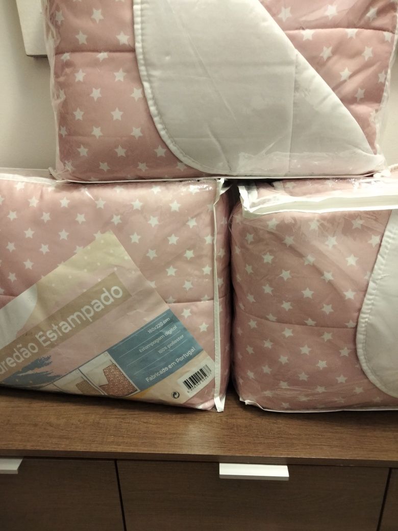 EDREDÕES , para cama de solteiro.
